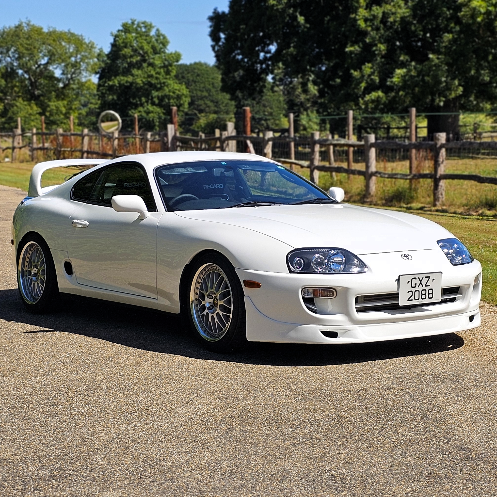 十年後S・スクアーロ CCG 白スーツ サインなし SWISS MILITARY SWISS MILITARY CYGNUS スーツケース SM-A820